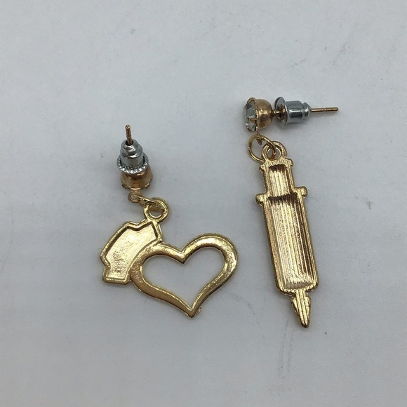 NEW syringe&nurse heart hat asymmetrical earrings - Picture 7 of 16